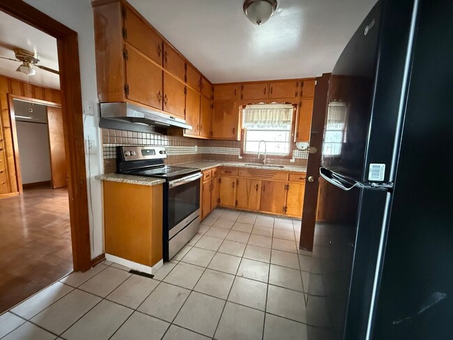 Building Photo - Cozy and New Renovated 3 Bedroom 2 Bath in...