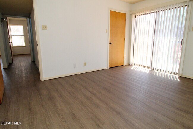 Building Photo - 7465 Stoney Hill Dr