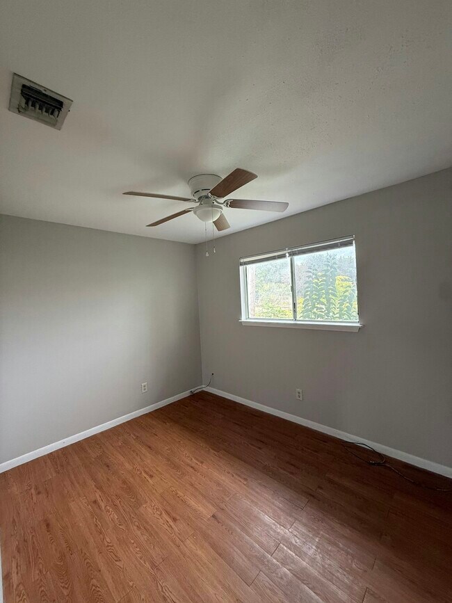 Building Photo - 1690 Hofheinz St