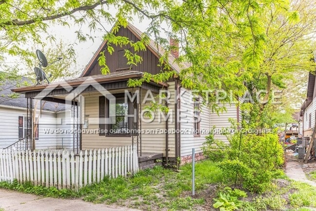 Building Photo - 1445 5th Ave