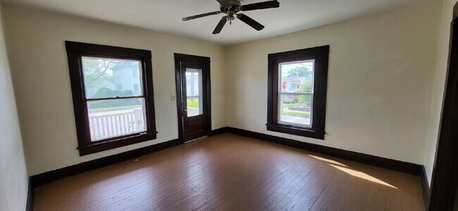 Building Photo - 2 Bedroom Apartment