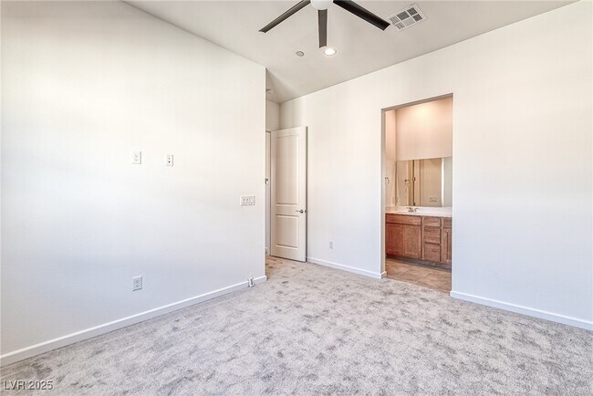 Building Photo - 643 Grey Saker St