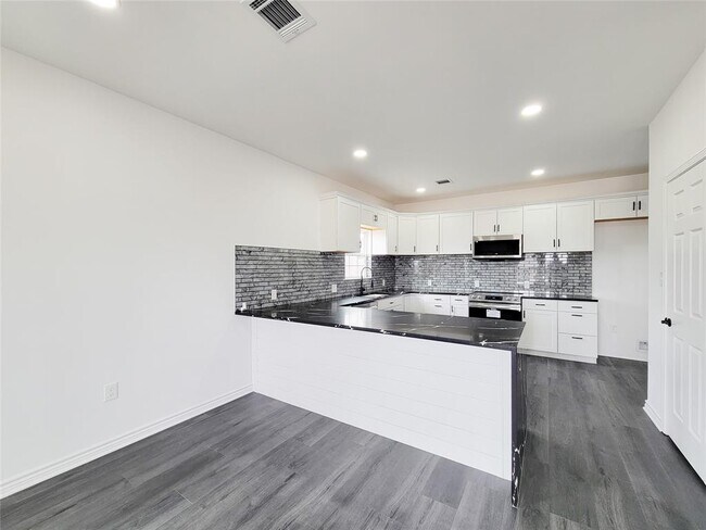 Building Photo - 2731 Rd 5724