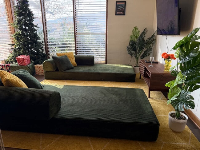 Building Photo - 157 W Holly Ridge Rd