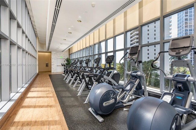 Building Photo - 1425 Brickell Ave