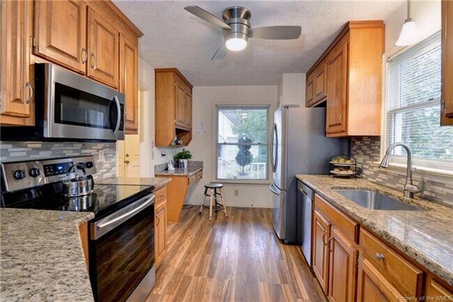 Building Photo - 2 Bedroom/ 2.5 Bathroom- The Mews