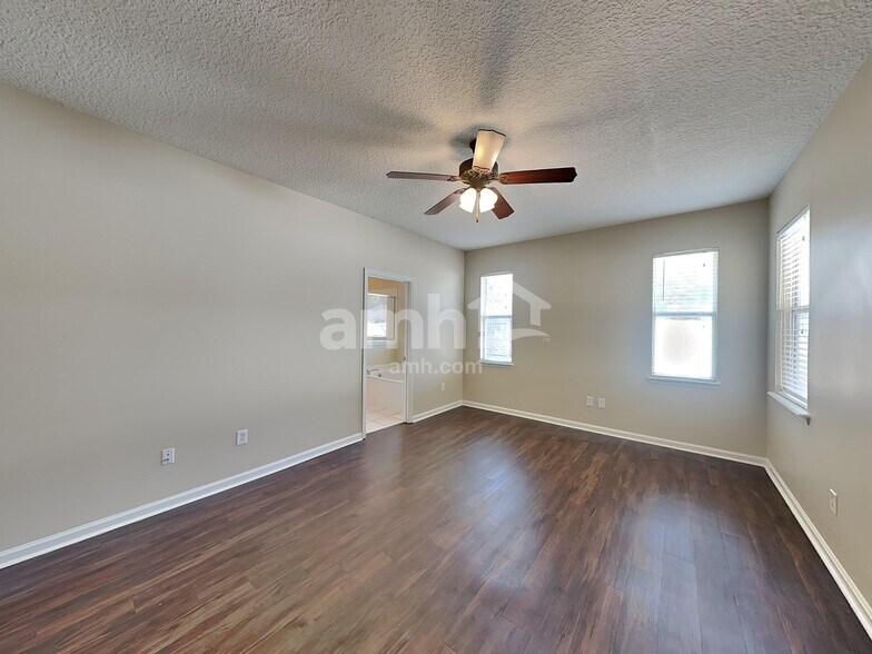 Building Photo - 658 Southland Ln