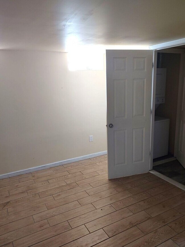 Building Photo - 1507 W Stiles St