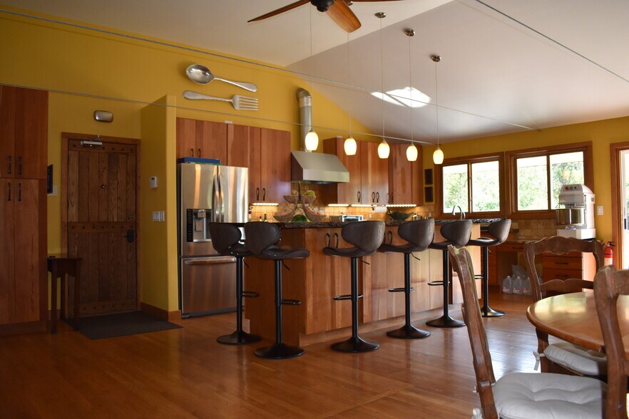 Building Photo - 336 Chunns Cove Rd