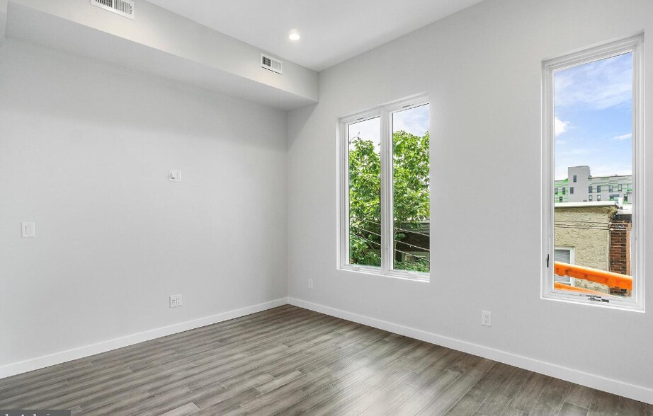 Building Photo - 1510 N Myrtlewood St