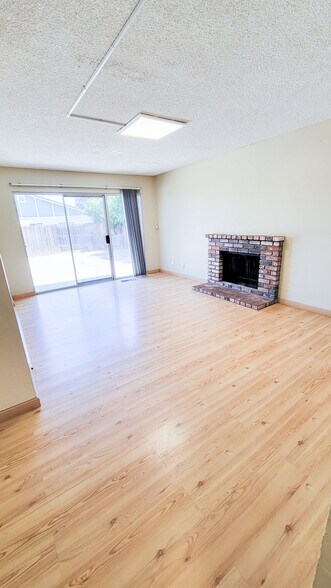 Family Room - 203 Oriole Ct