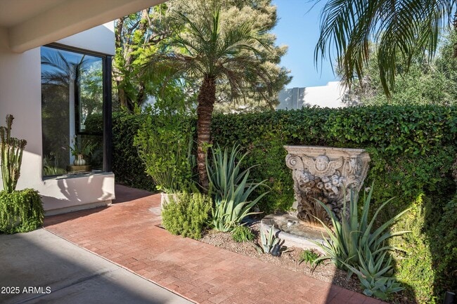 Building Photo - 5101 N Casa Blanca Dr