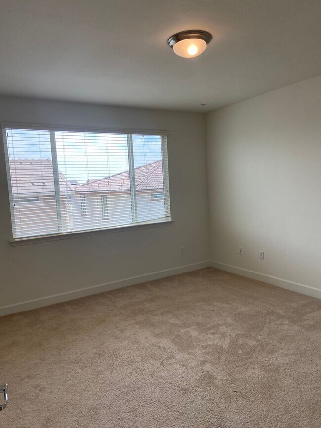 Building Photo - Folsom Ranch Community - 4 Bedroom, 2.5 Ba...