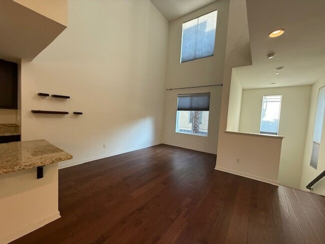 Building Photo - 2bdr Condo located in Business district of...