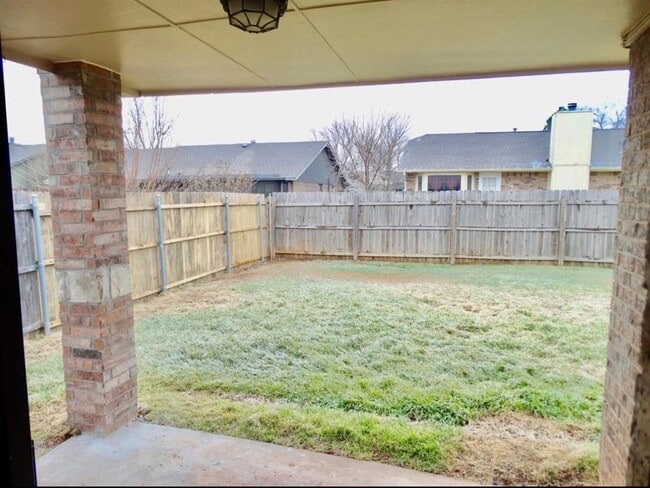 Building Photo - 2116 Lazybrook Trail