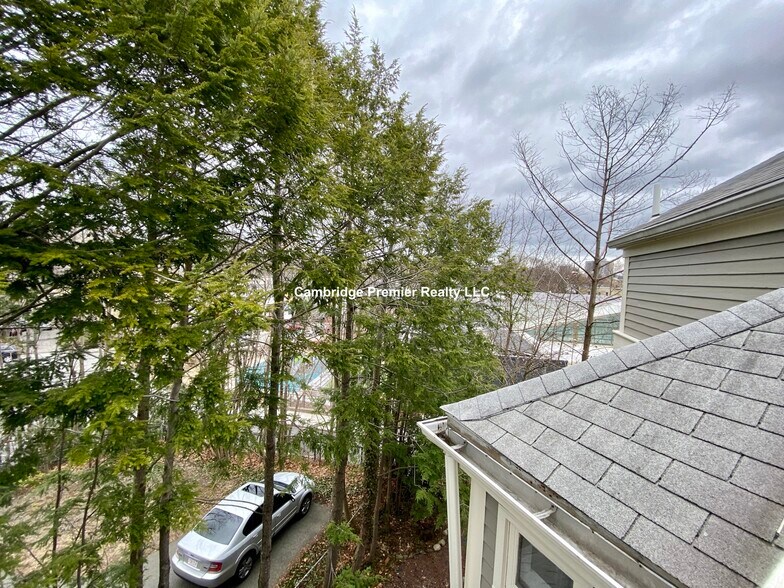 Building Photo - 90 Putnam Ave