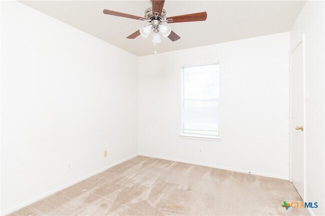 Building Photo - 2014 Cedarhill Dr