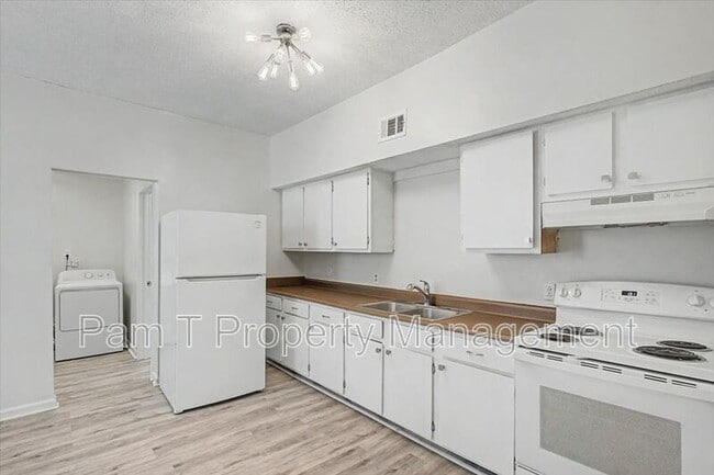 Building Photo - 814 Ott St