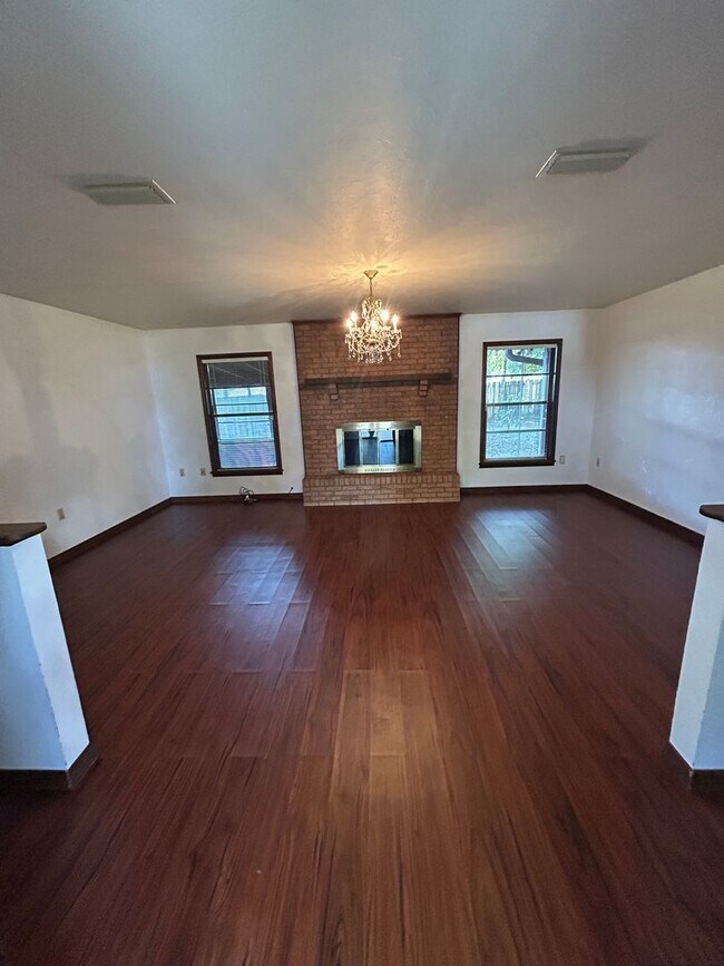 Building Photo - Spacious 3-Bedroom Home with Fenced Yard &...