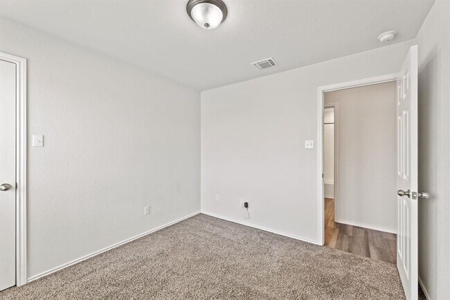 Building Photo - 105 Rearden Blvd