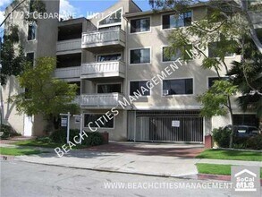 Building Photo - 1723 Cedar Ave