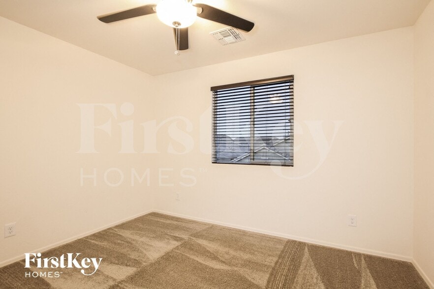 Building Photo - 12046 W Hide Trail