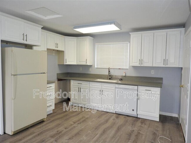 Building Photo - 2770 Rio Rico Dr