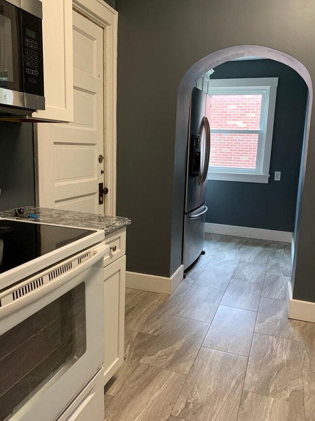 Building Photo - 2 Schonhardt St