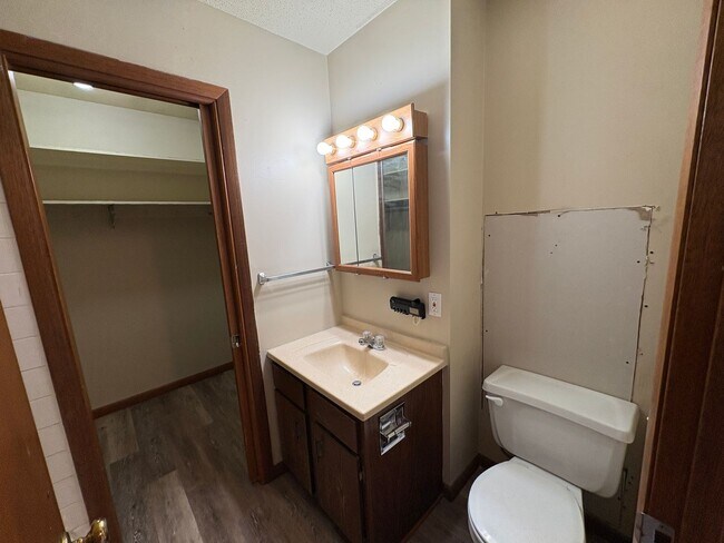 Building Photo - Short Term Lease, 1 Bedroom 1 Bathroom!