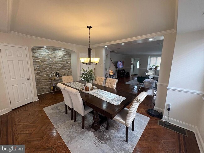 Building Photo - 1334 Yerkes St