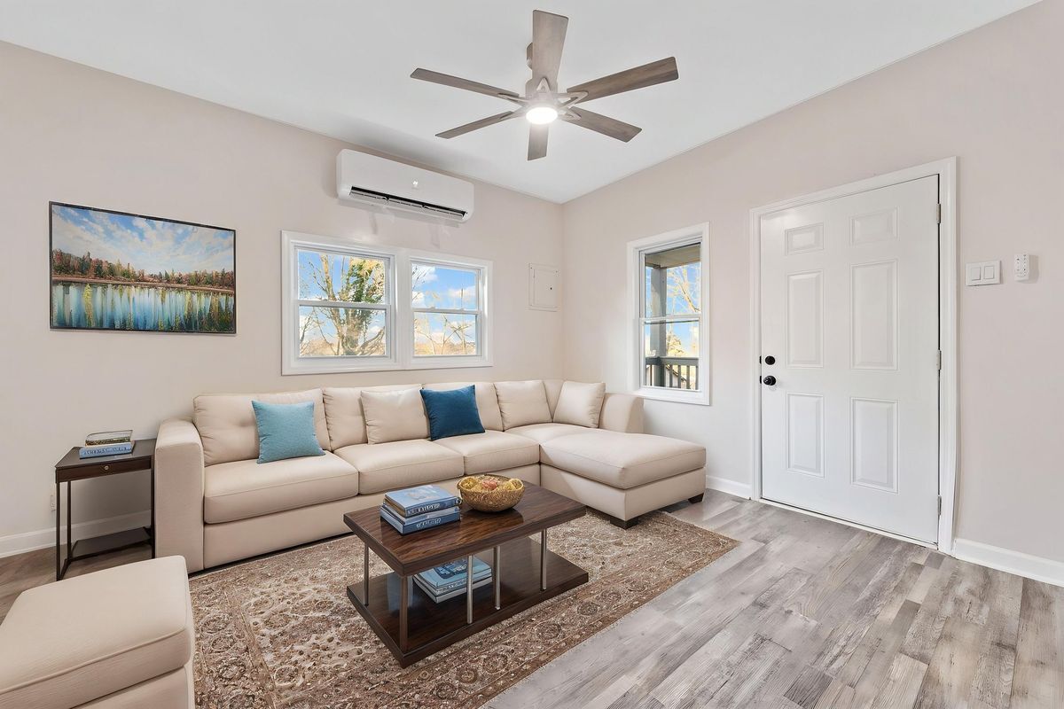 Building Photo - 125 Roosevelt St