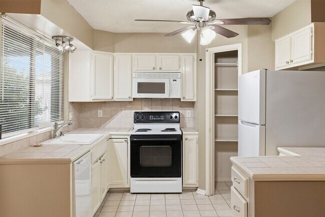 Building Photo - 21739 Park Bend Dr