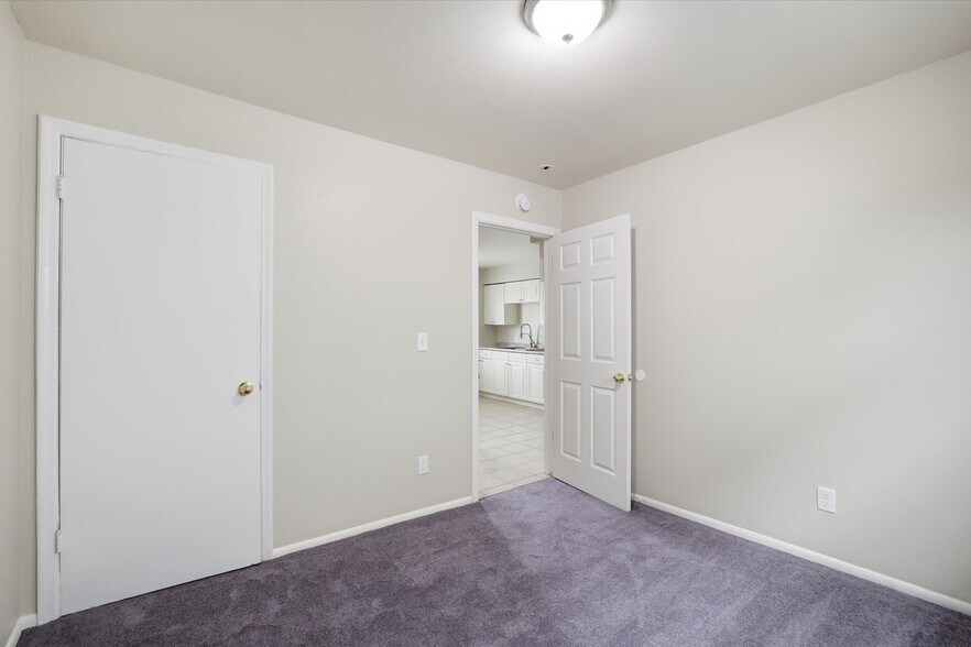 Building Photo - 101 W Meinecke Ave