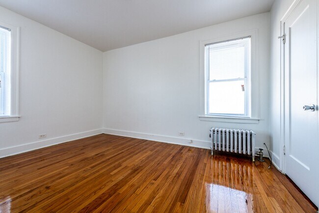 Building Photo - 8222-32 S Ingleside Ave Chicago, IL 60619