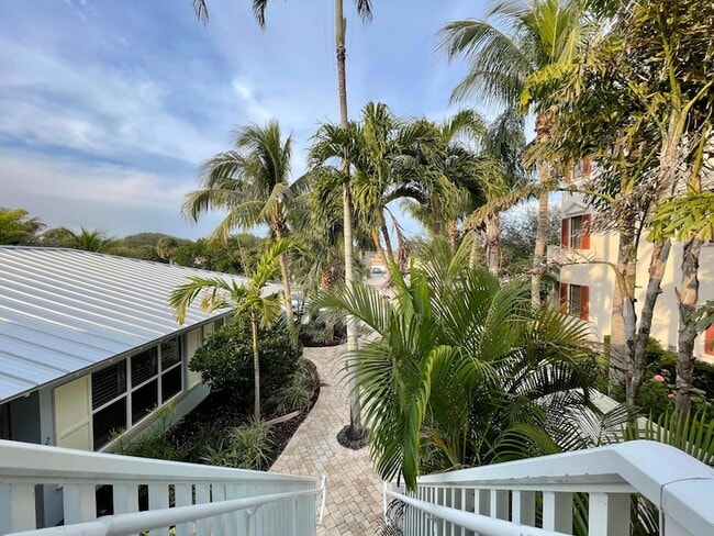 Building Photo - 924 Coquina Ln