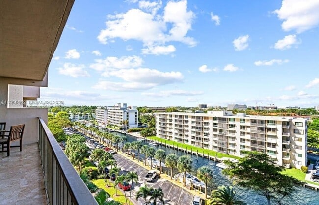 Building Photo - 1800 NE 114th St