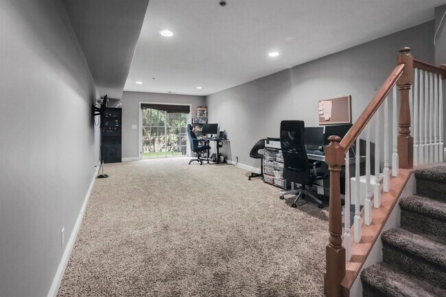Building Photo - 197 Blue Heron Dr