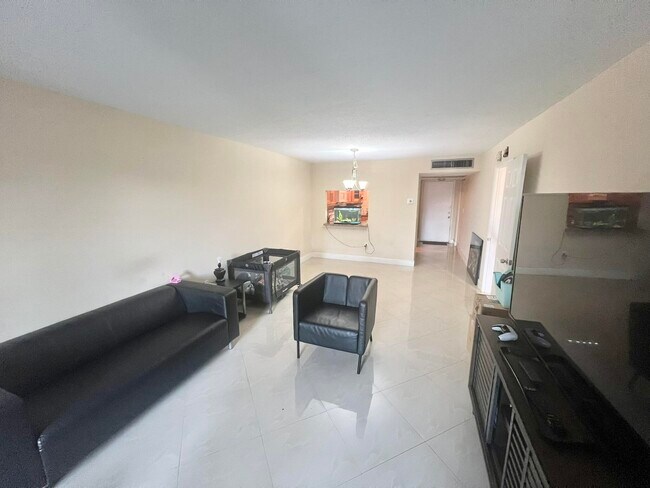 Building Photo - 9430 Tangerine Pl