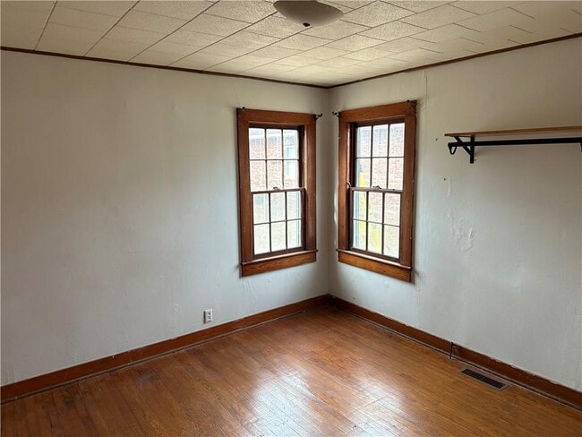 Building Photo - 203 Mill St