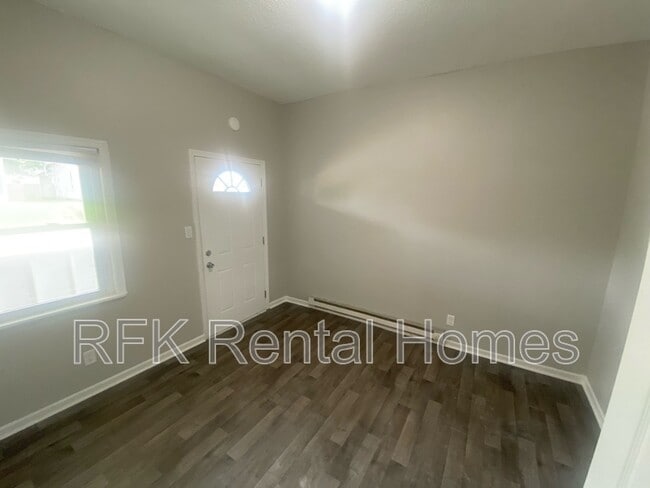 Building Photo - 2320 E Brookside Ave