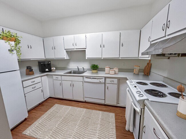 Building Photo - 44 S. Front