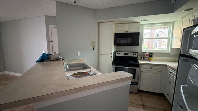 Building Photo - 4658 Commander Dr