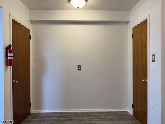 Building Photo - 322 Franklin Ave