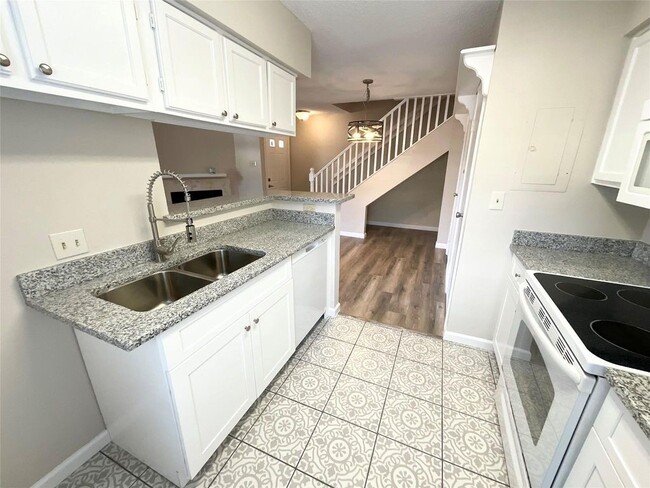 Building Photo - 1515 Sandy Springs Rd