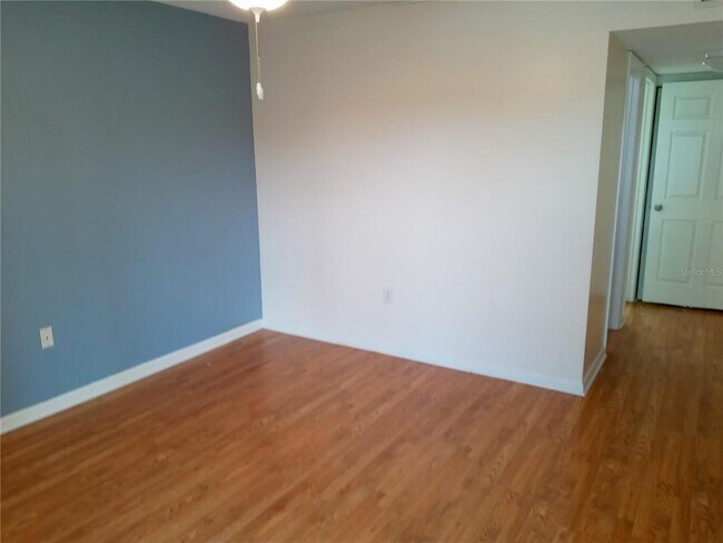 Building Photo - 510 Cranes Way
