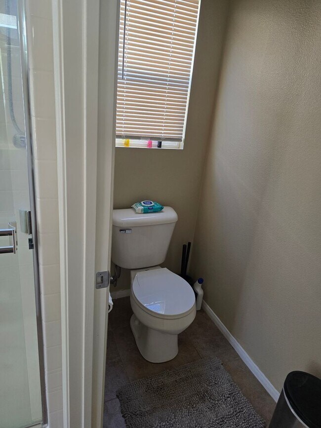 Building Photo - 3 Bedroom 2 Bath located in Mountain View DHS