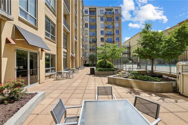 Building Photo - 711 Cosmopolitan Dr NE