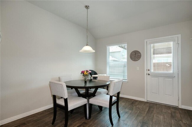 Building Photo - 104 Dunlin Ln