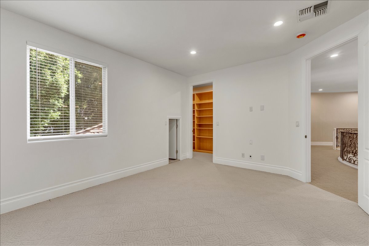 Building Photo - 5150 Teesdale Ave
