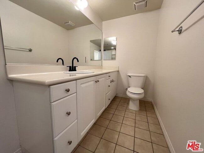 Building Photo - 6020 S Seabluff Dr